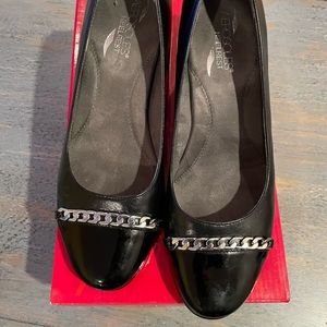 Black genuine leather & patent leather low heeled pumps-
